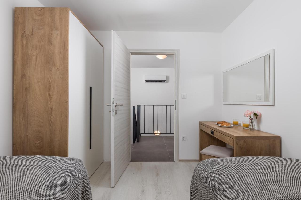 Holiday Homes Ostro Kraljevica Eksteriør billede